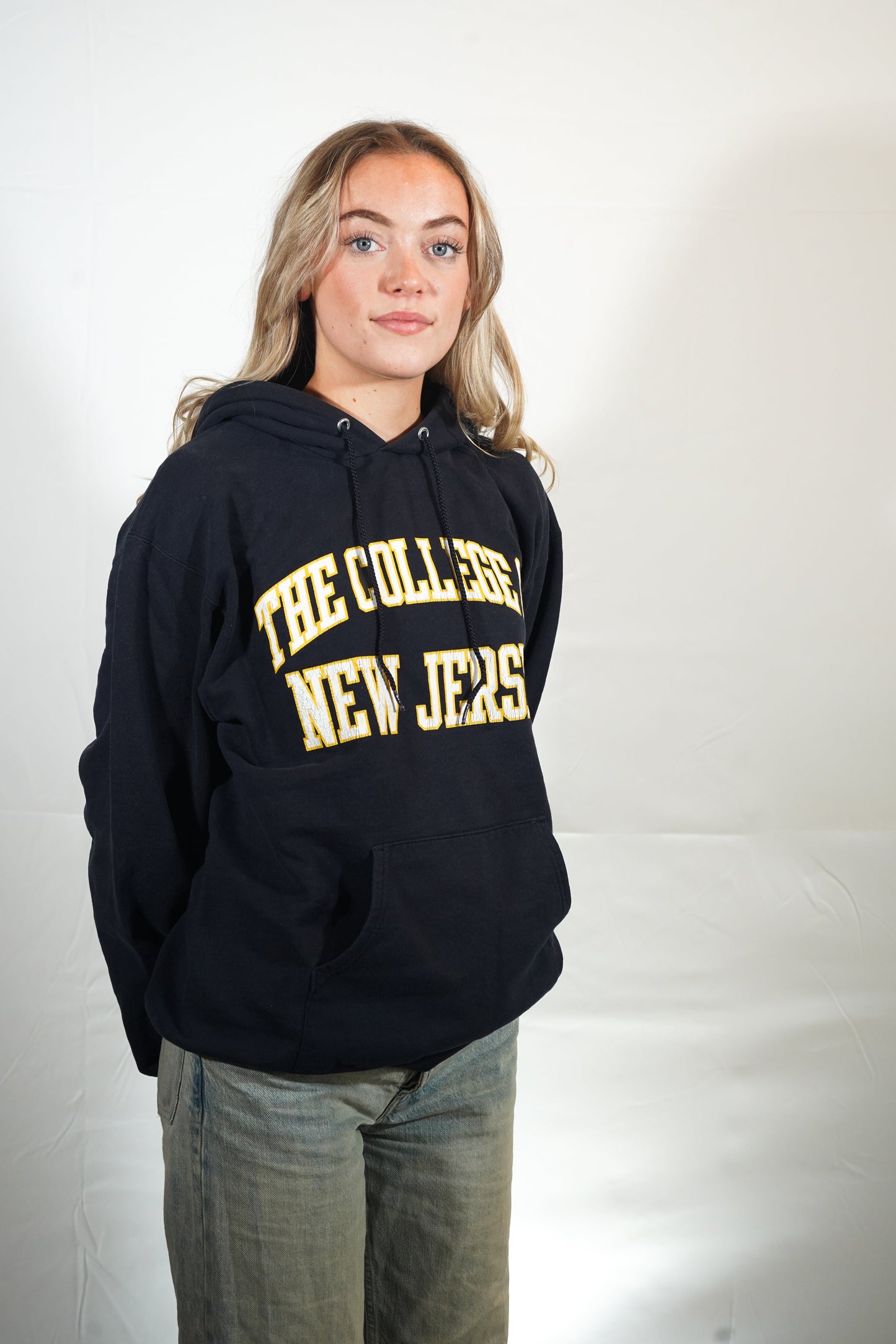 Vintage The College of New Jersey hoodie (M)