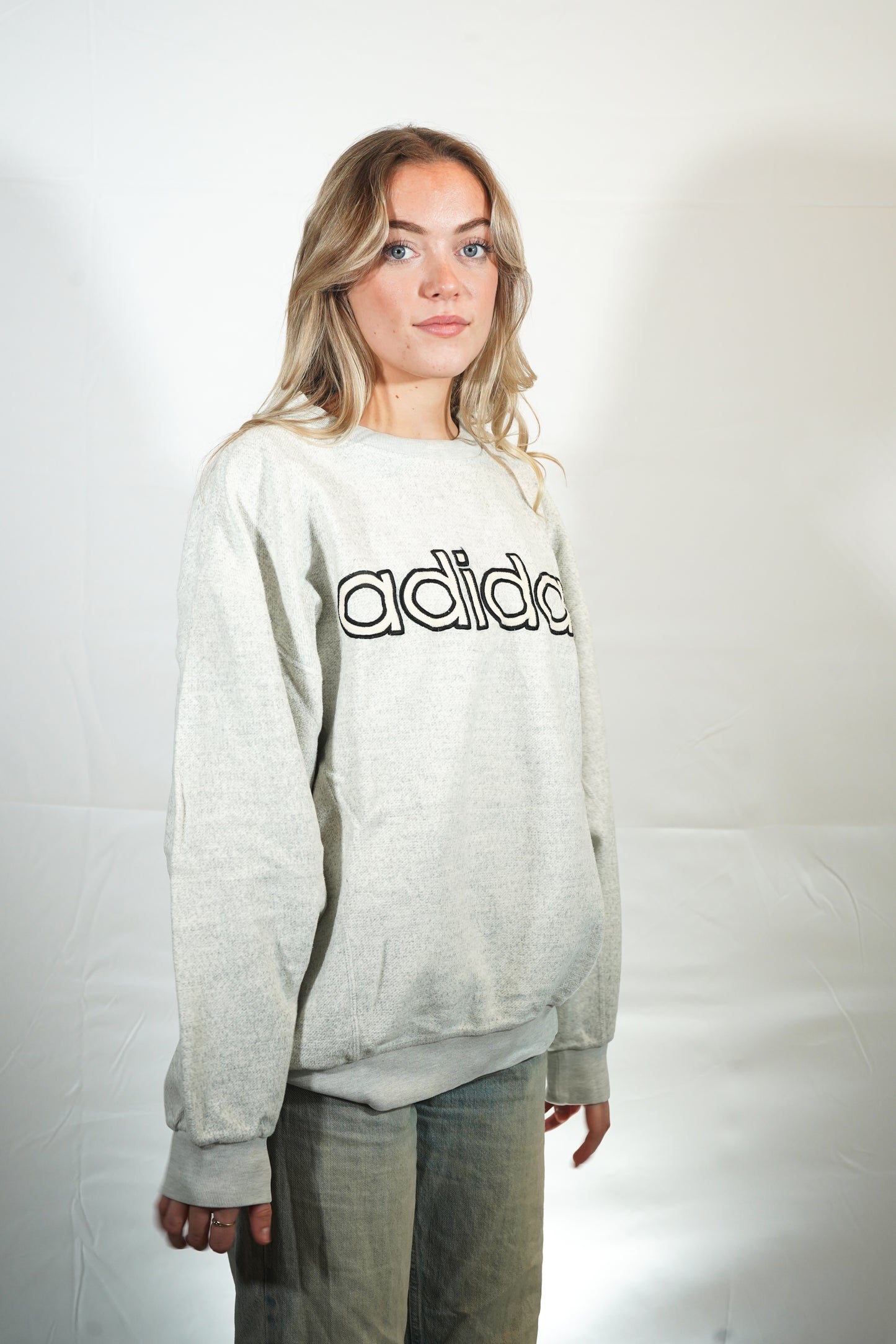 Vintage Adidas center logo sweater (M)